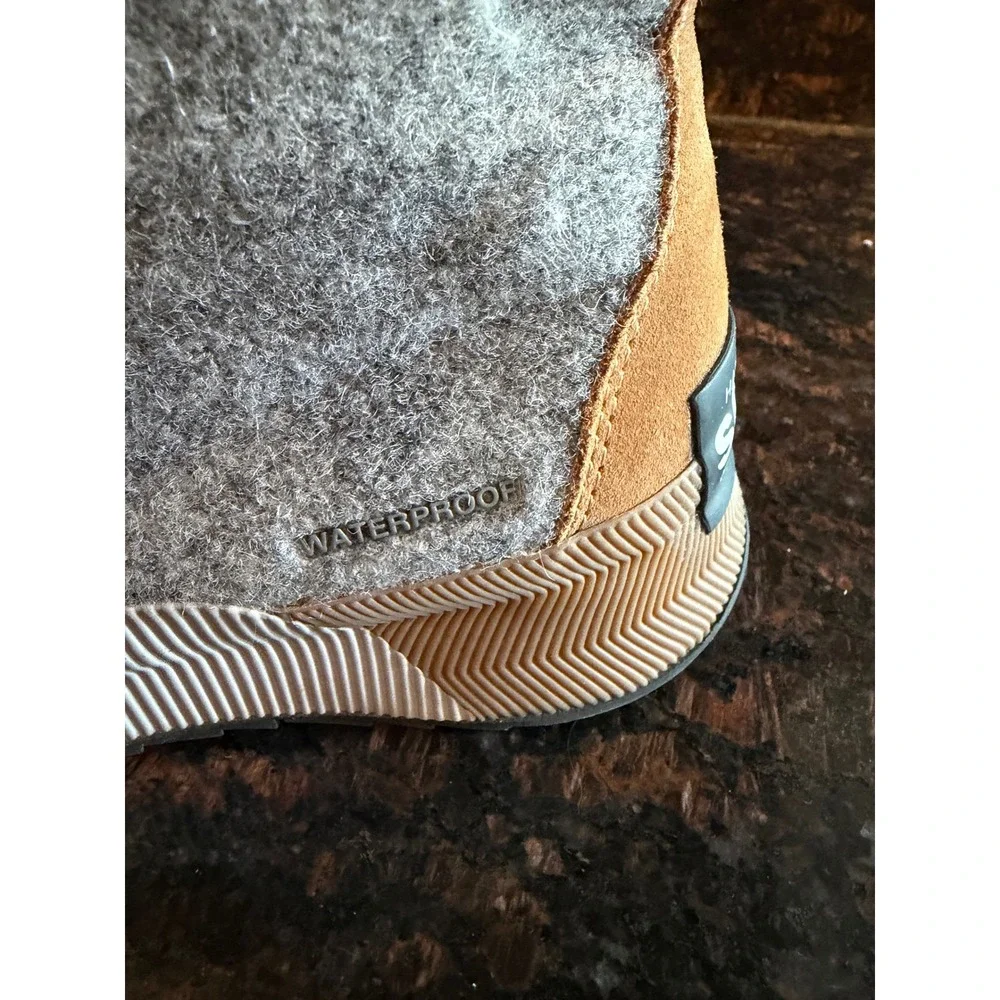Sorel Out N About Classic Boots Kids Size 4 Gray Brown Waterproof Duck Boots Exc